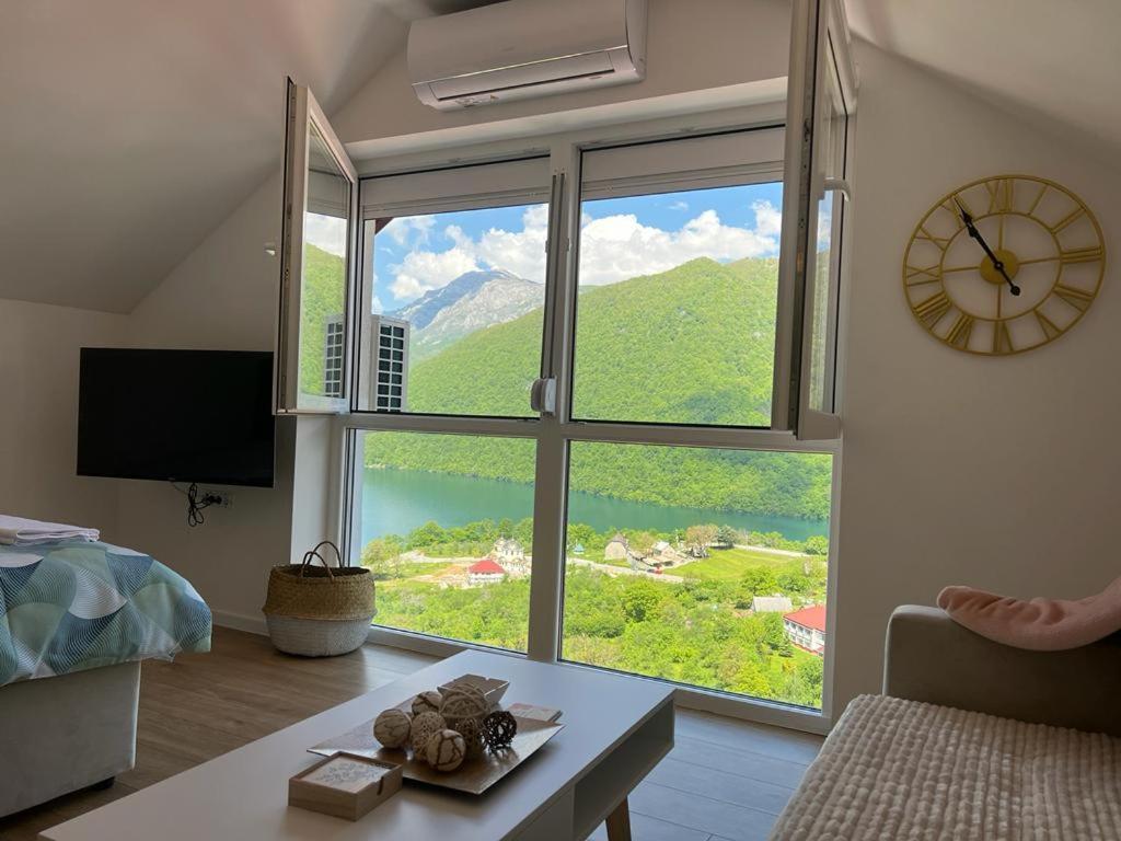 Vista Apart Pluzine Luaran gambar