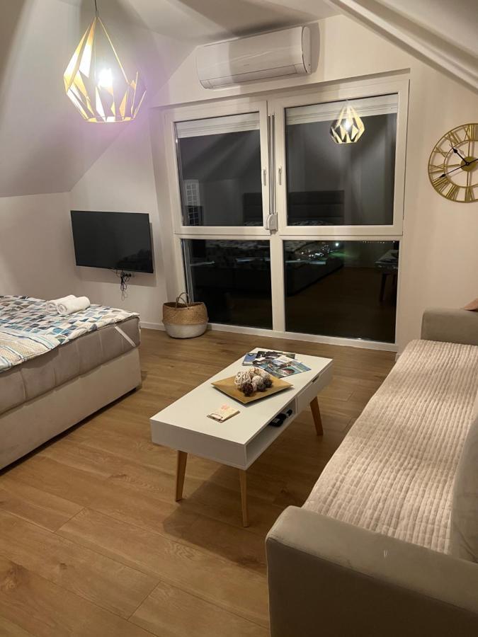 Vista Apart Pluzine Luaran gambar